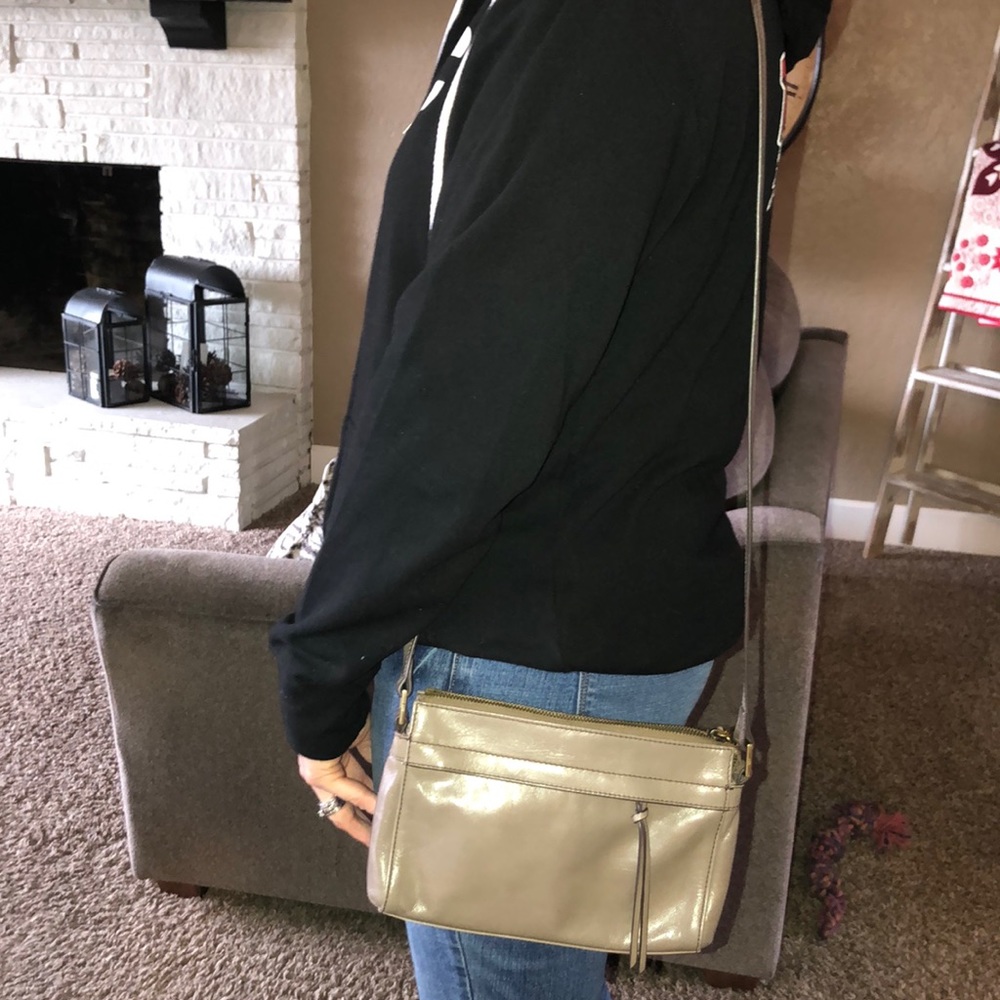 HOBO bag, barely used. No scratches, lightly worn.